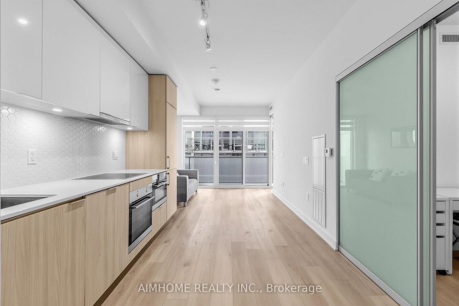 15 Queens Quay E, Unit 409 thumbnail 4