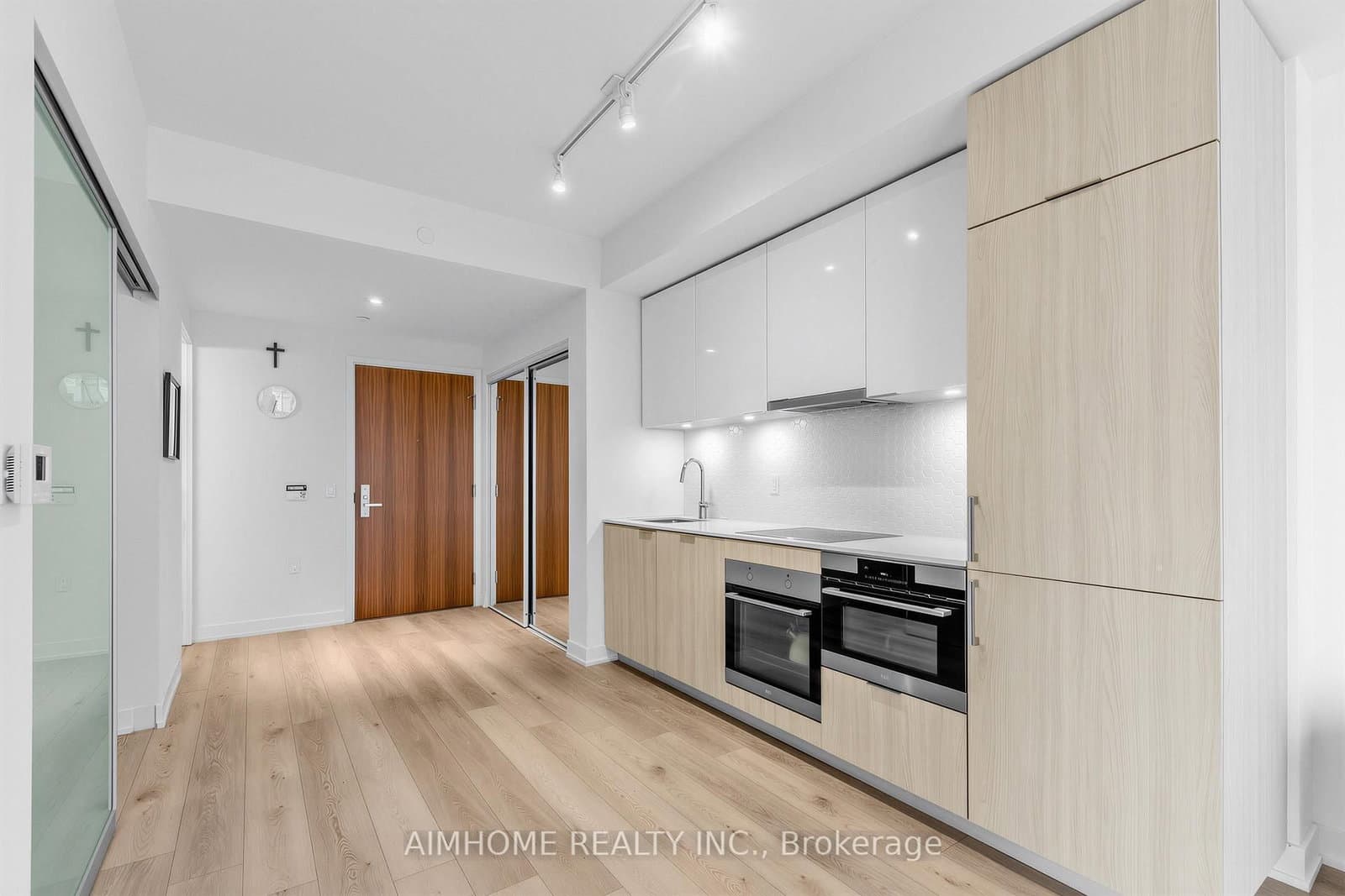 15 Queens Quay E, Unit 409 thumbnail 5