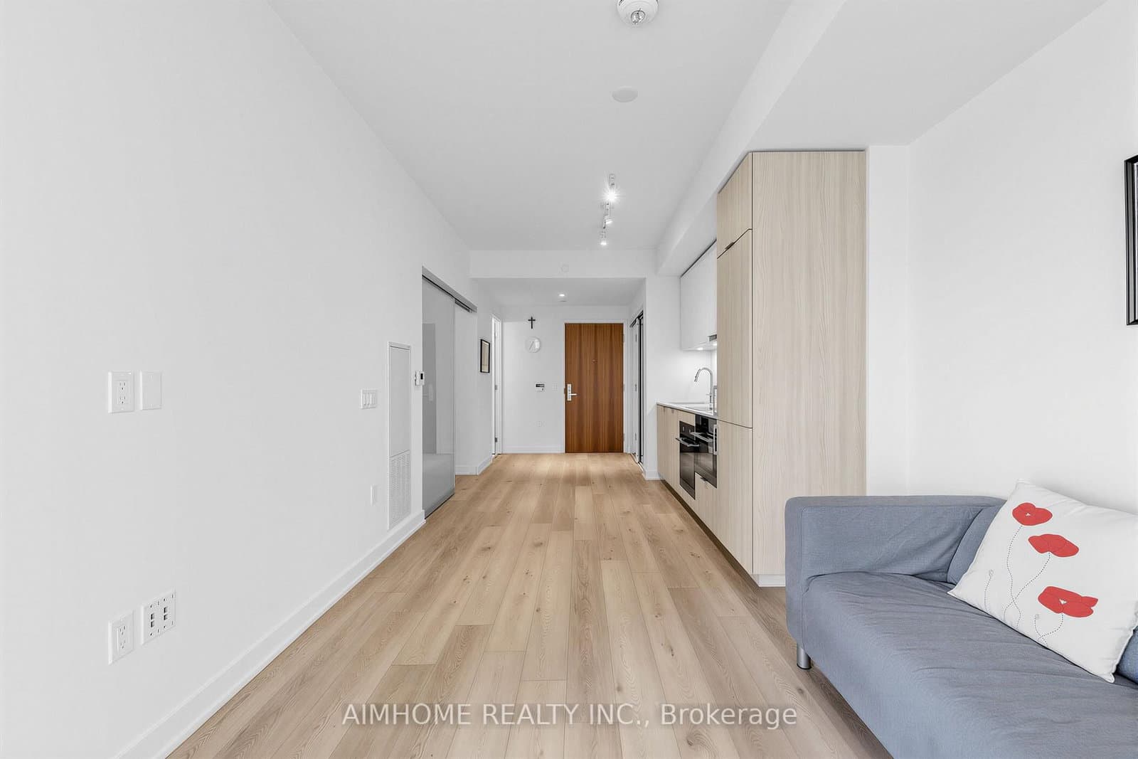 15 Queens Quay E, Unit 409 thumbnail 8
