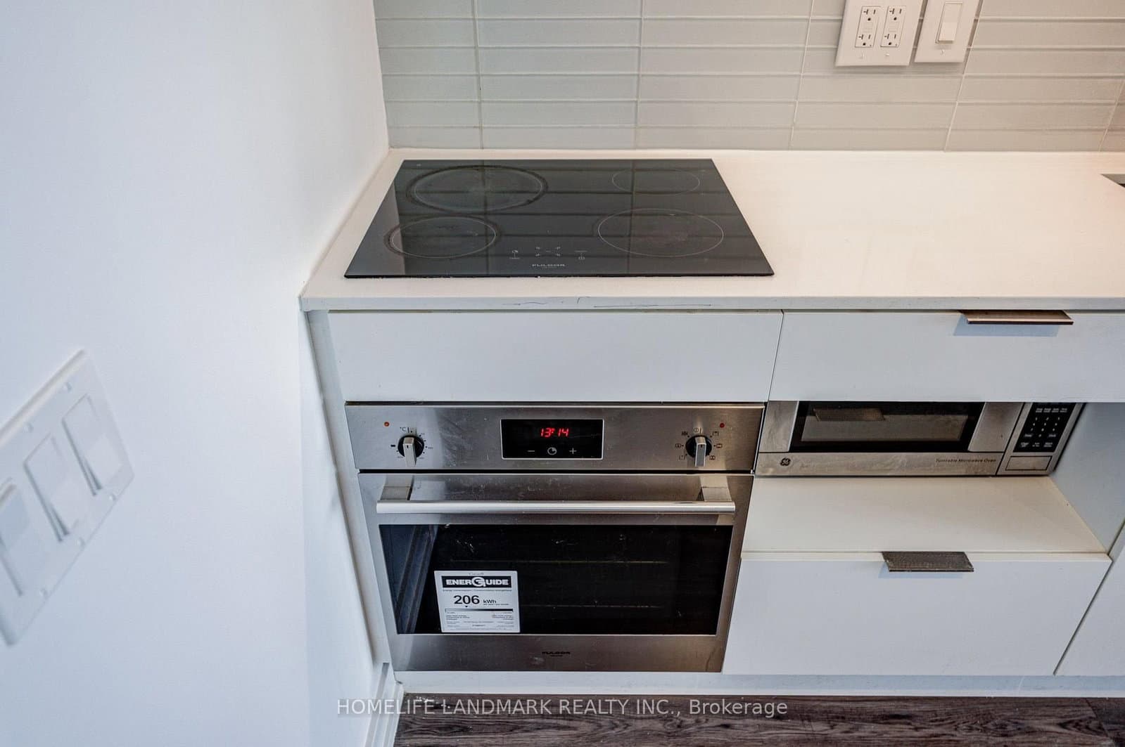 33 Helendale Avenue, Unit 601 thumbnail 12