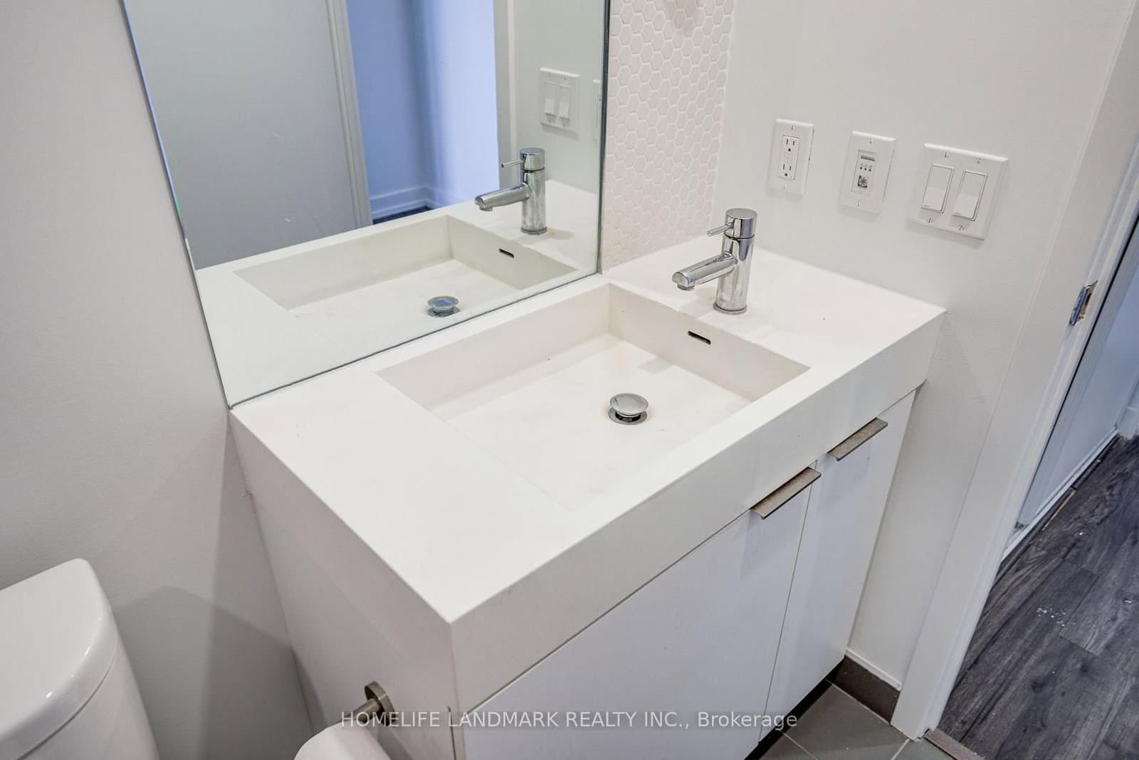 33 Helendale Avenue, Unit 601 thumbnail 7