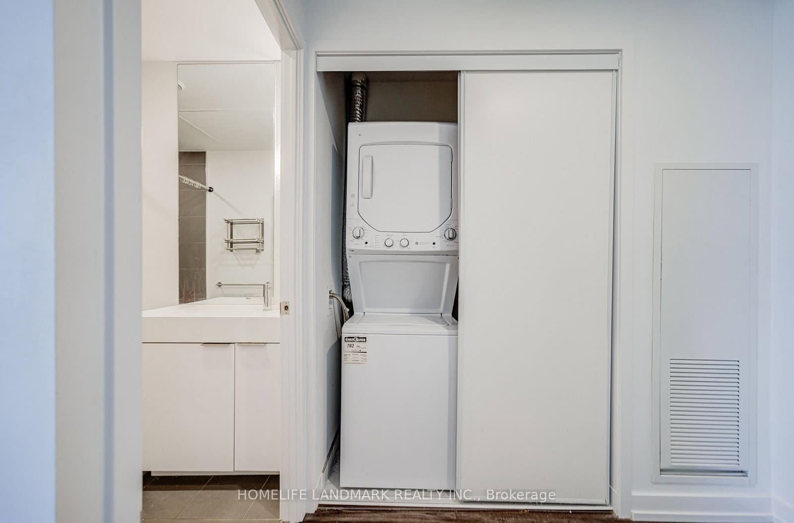 33 Helendale Avenue, Unit 601 thumbnail 8