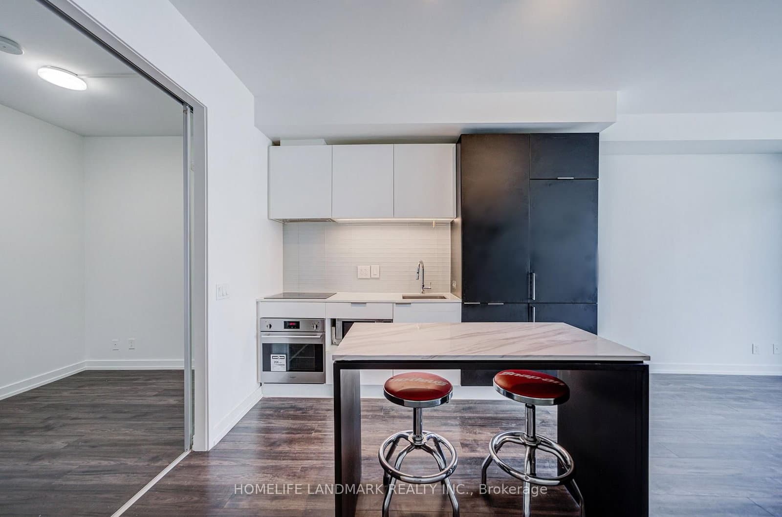 33 Helendale Avenue, Unit 601 thumbnail 9