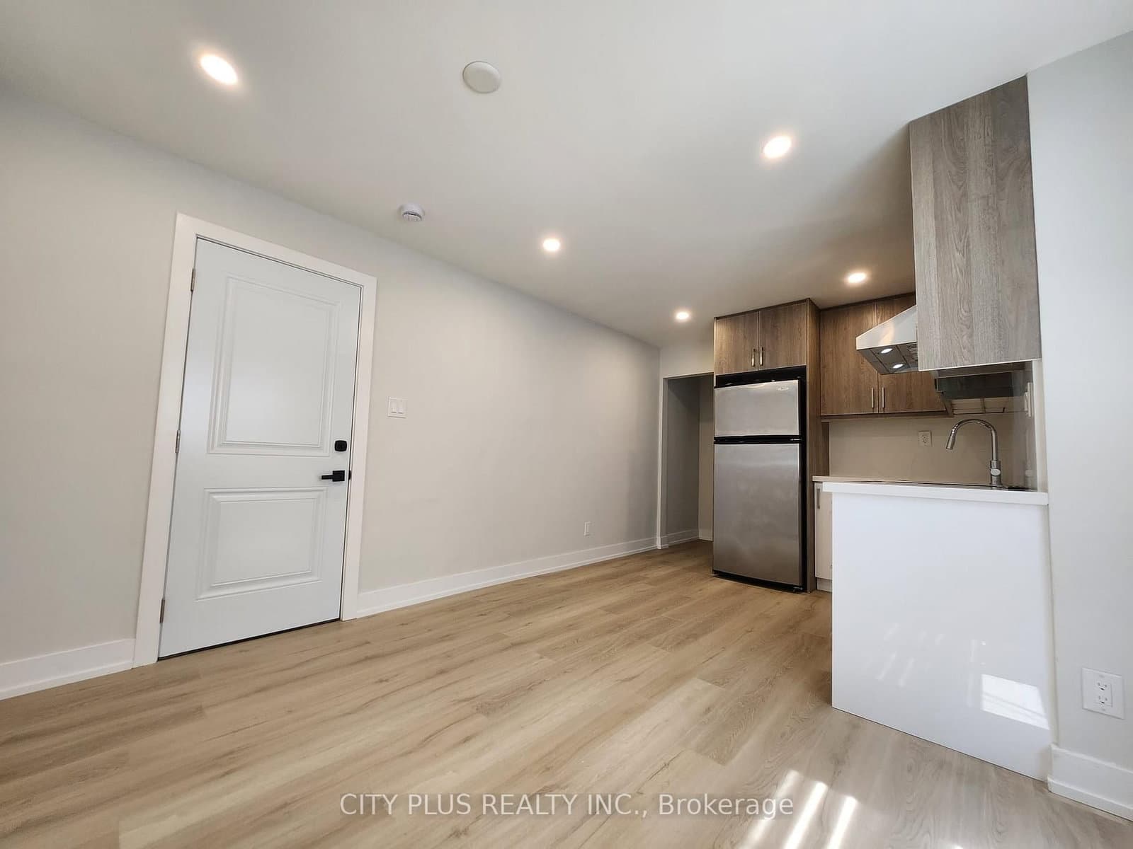 3547 Bathurst Street, Unit 2 thumbnail 4