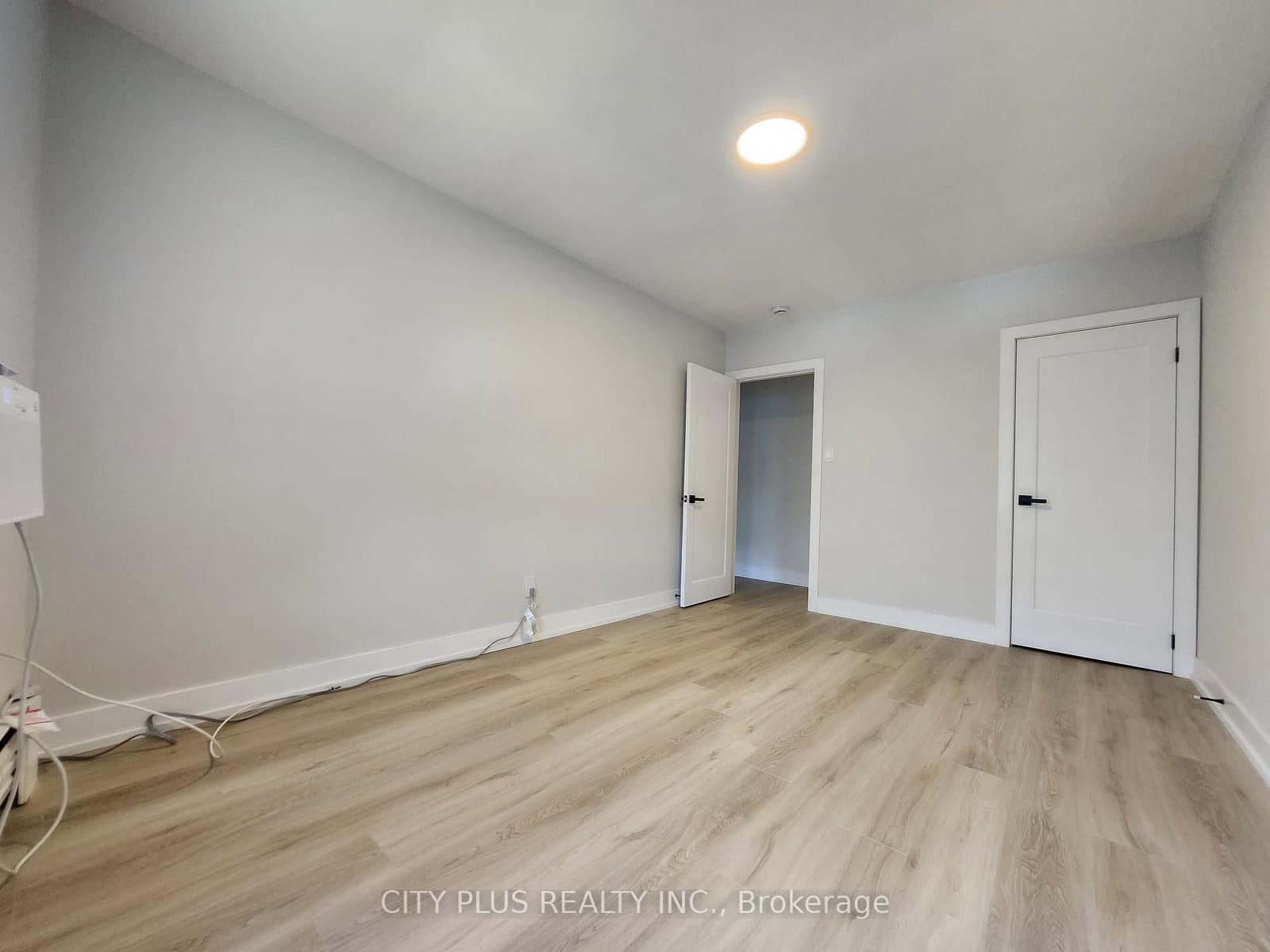 3547 Bathurst Street, Unit 2 thumbnail 6