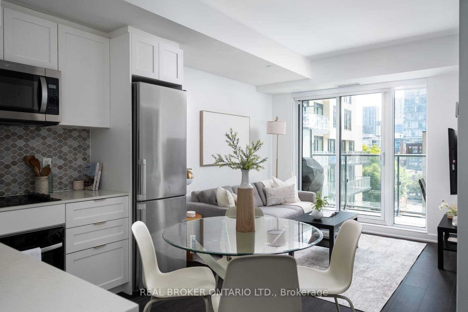#528 - 543 Richmond Street W