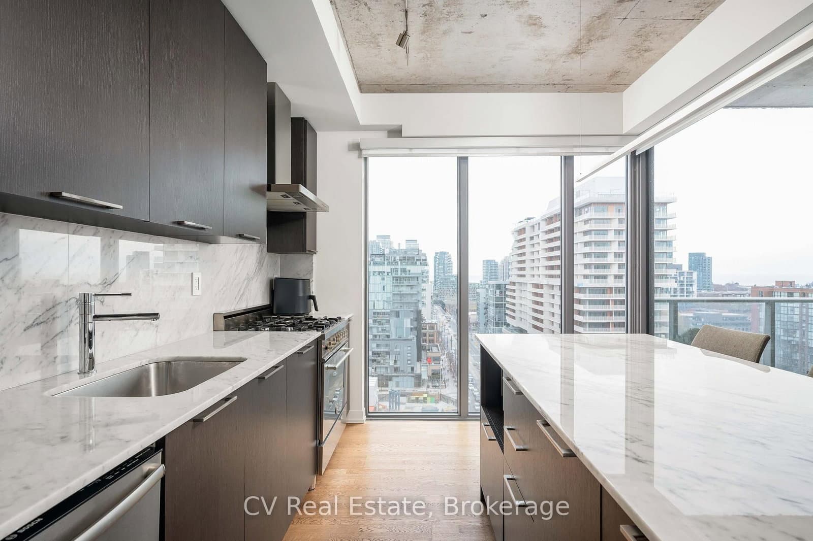 95 Bathurst Street, Unit 1305 thumbnail 16