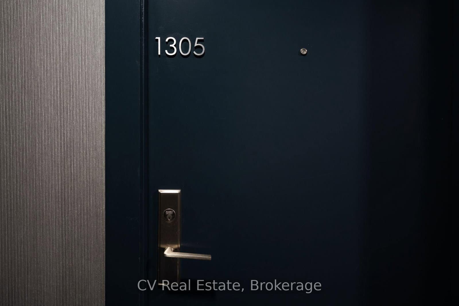 95 Bathurst Street, Unit 1305 thumbnail 2