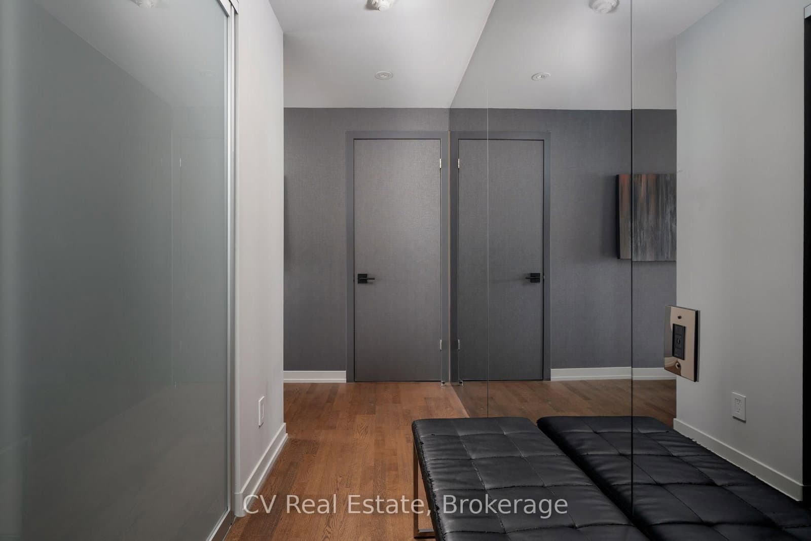 95 Bathurst Street, Unit 1305 thumbnail 3