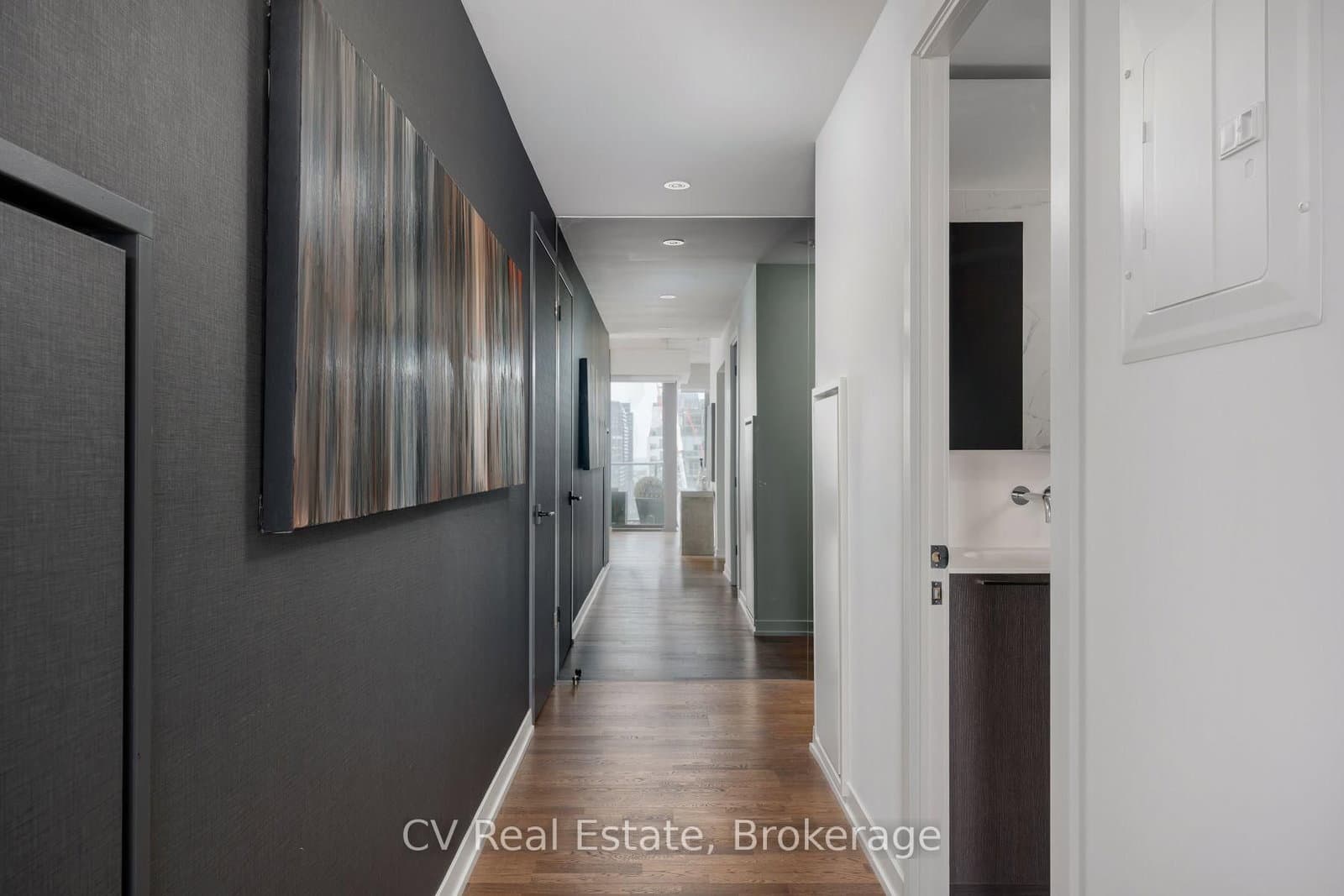 95 Bathurst Street, Unit 1305 thumbnail 4
