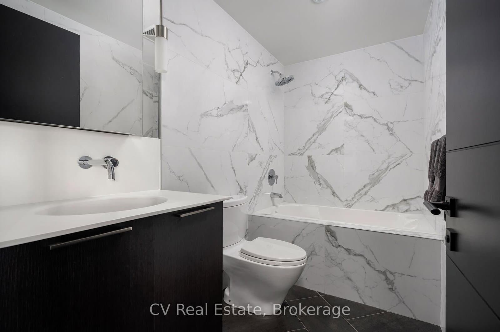 95 Bathurst Street, Unit 1305 thumbnail 5