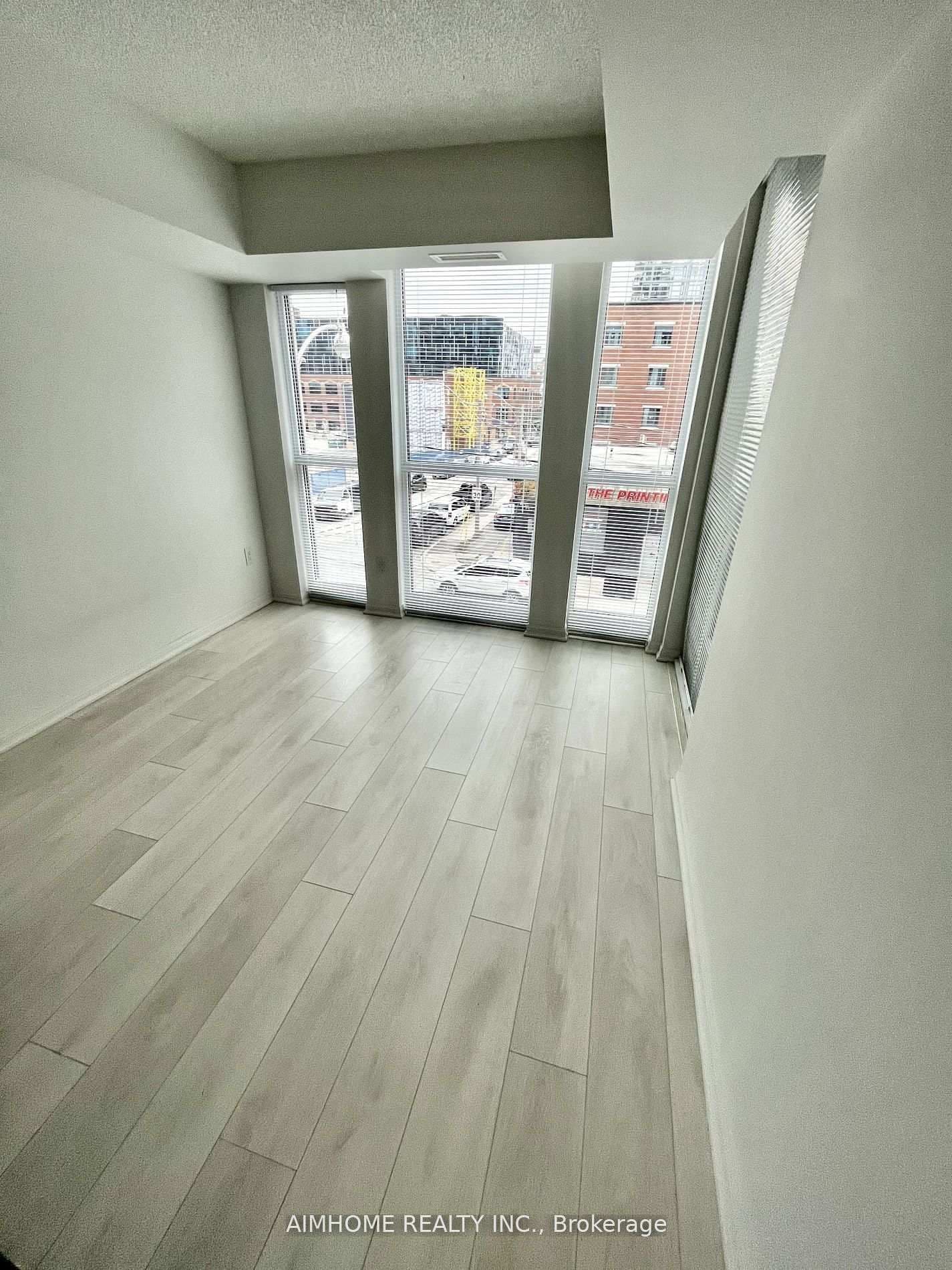400 Adelaide Street E, Unit 305 thumbnail 4