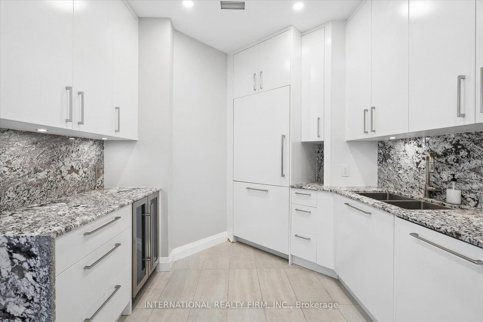 218 Queens Quay W, Unit Ph4 thumbnail 17