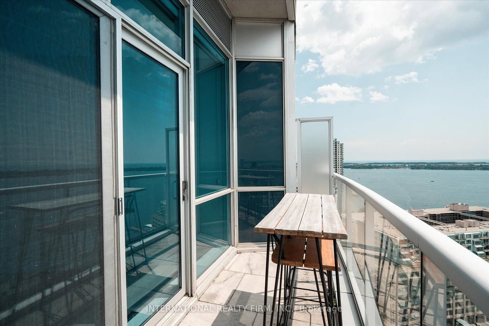 218 Queens Quay W, Unit Ph4 thumbnail 32