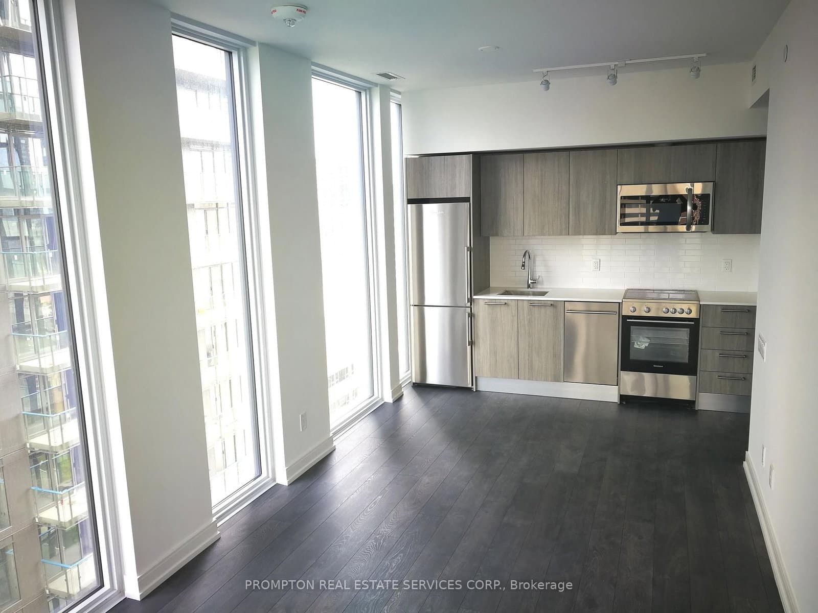 28 Wellesley Street E, Unit 1707 thumbnail 2