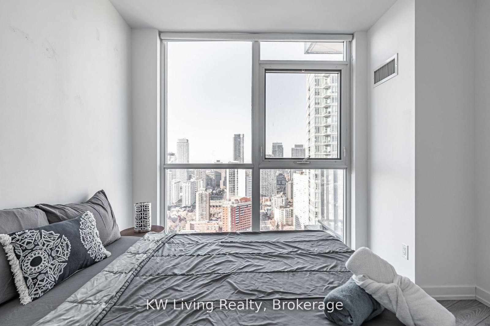 159 Wellesley Street E, Unit 1909 thumbnail 6