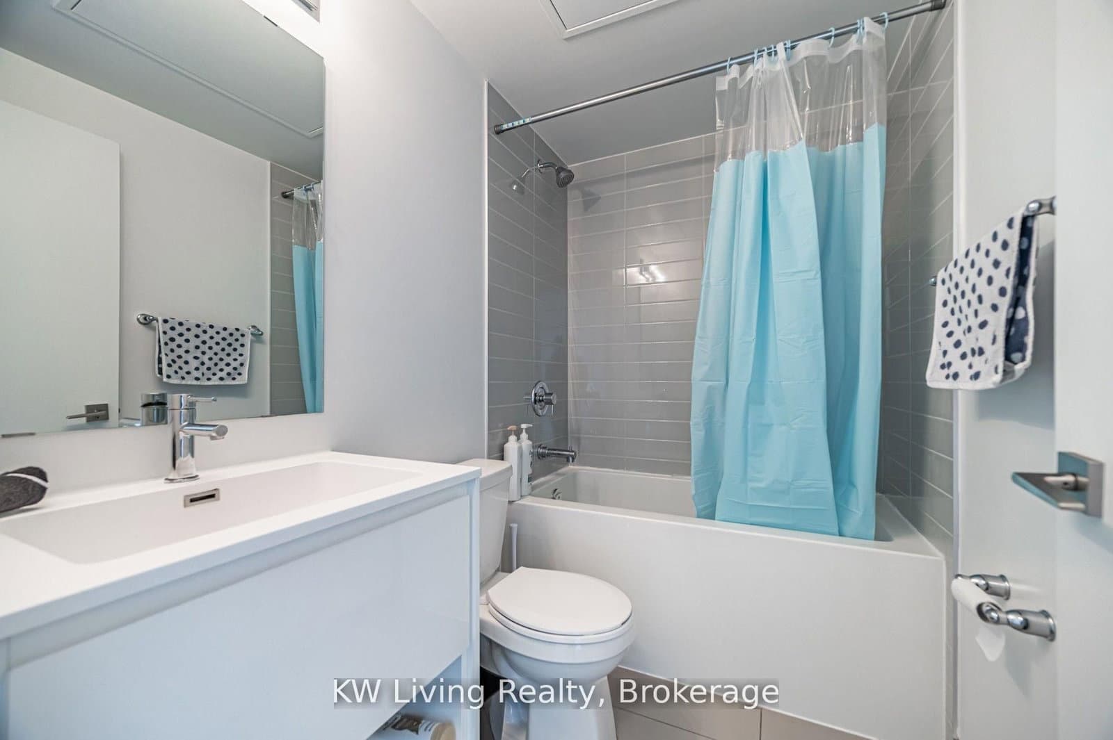 159 Wellesley Street E, Unit 1909 thumbnail 7
