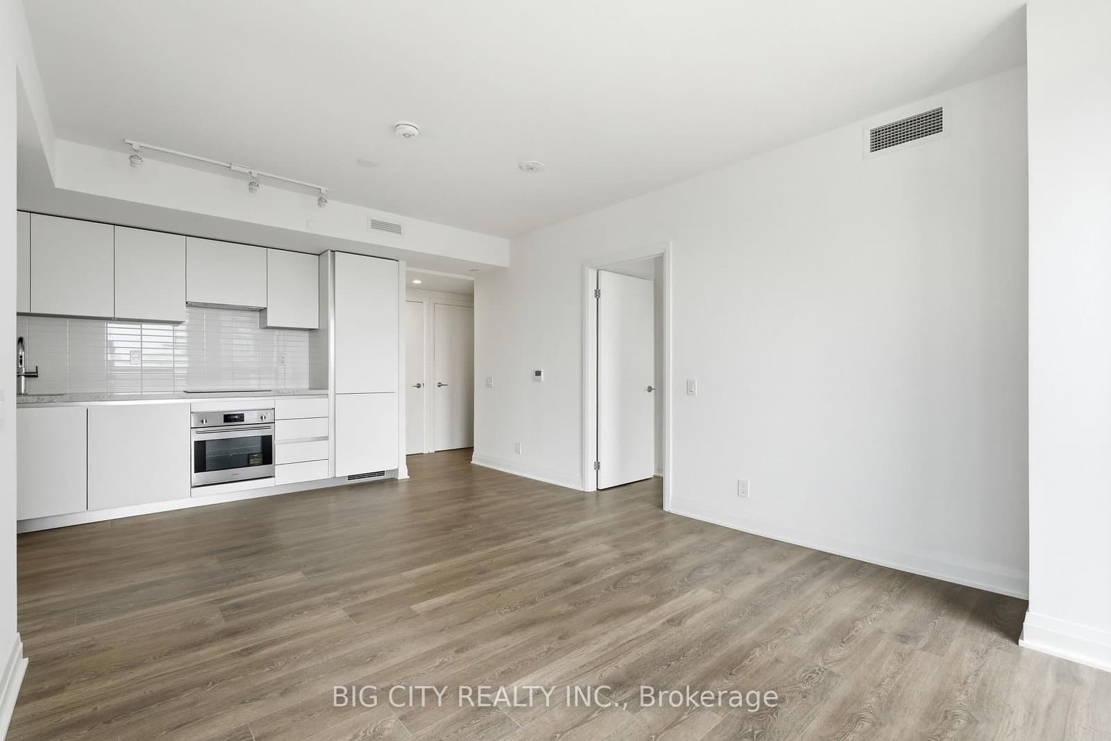 25 Frederick Todd Way, Unit 1407 thumbnail 12