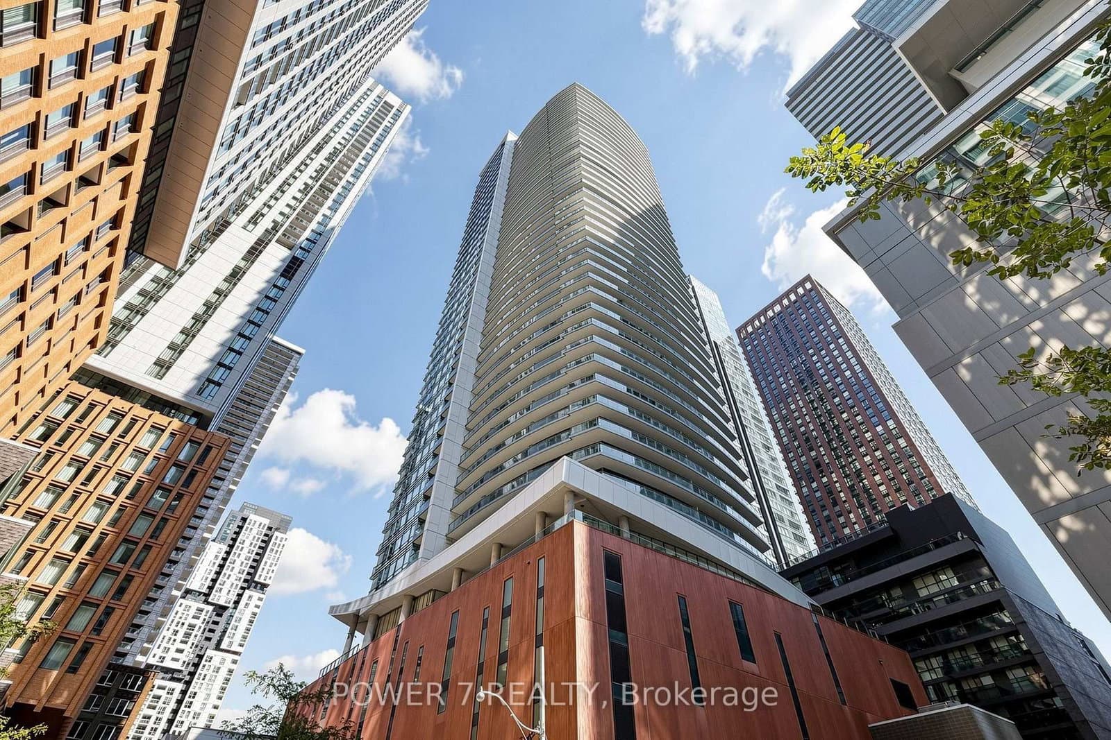 21 Widmer Street, Unit 4207