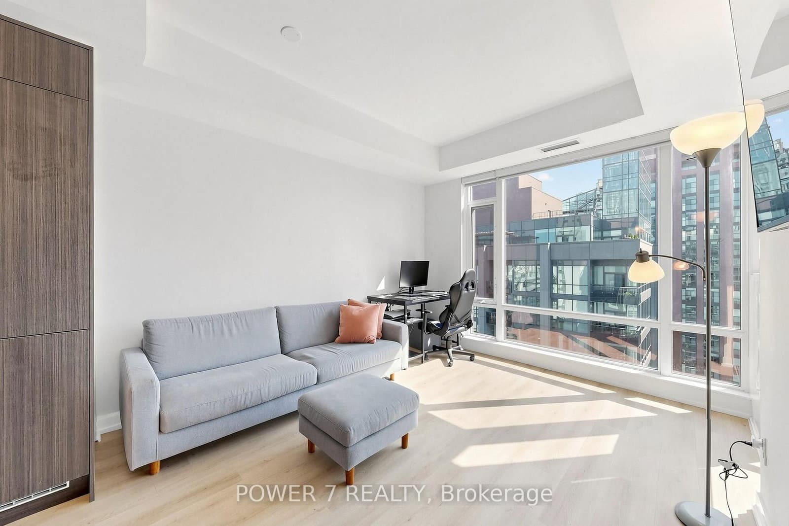 21 Widmer Street, Unit 4207 thumbnail 13