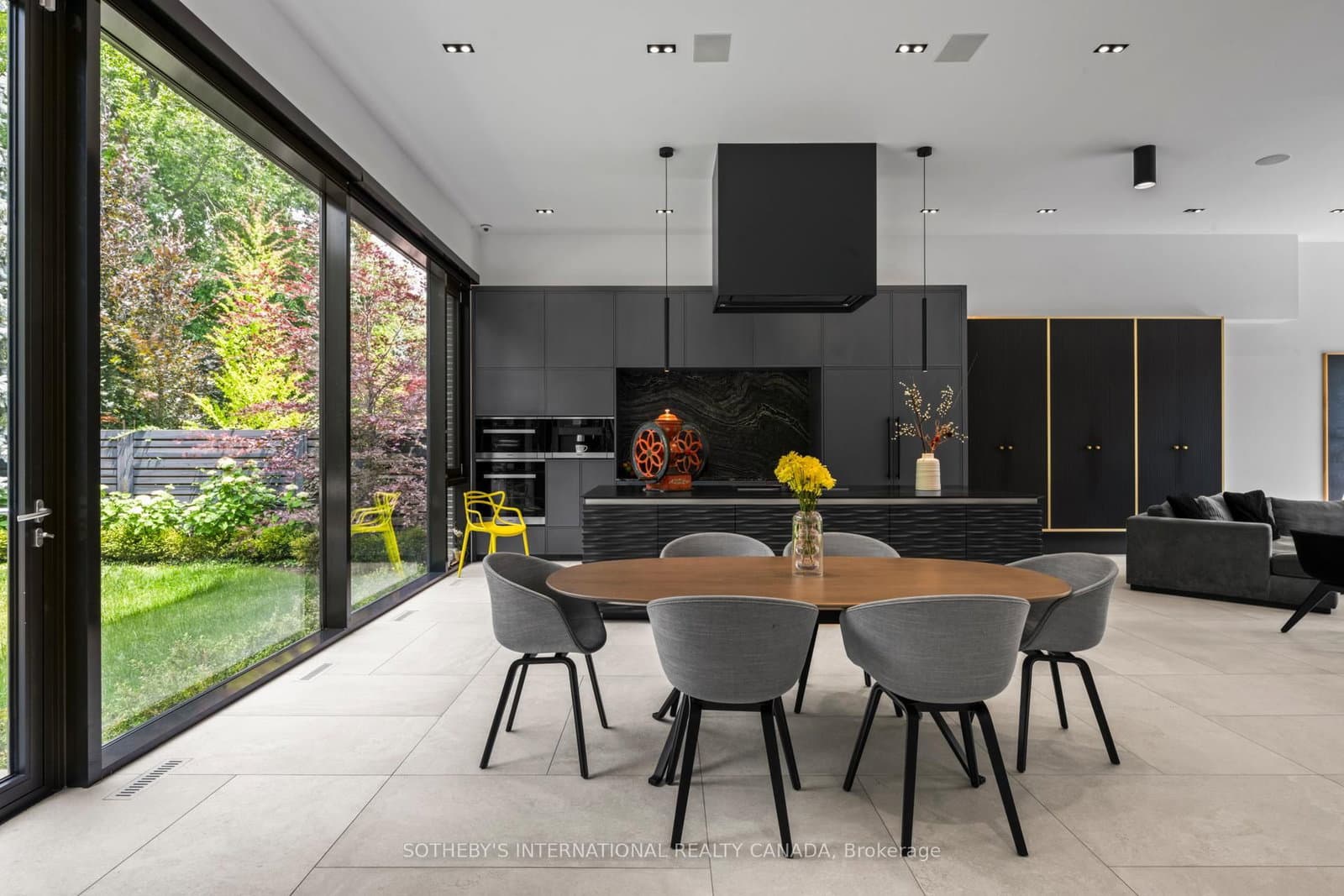108 Stratford Crescent thumbnail 12