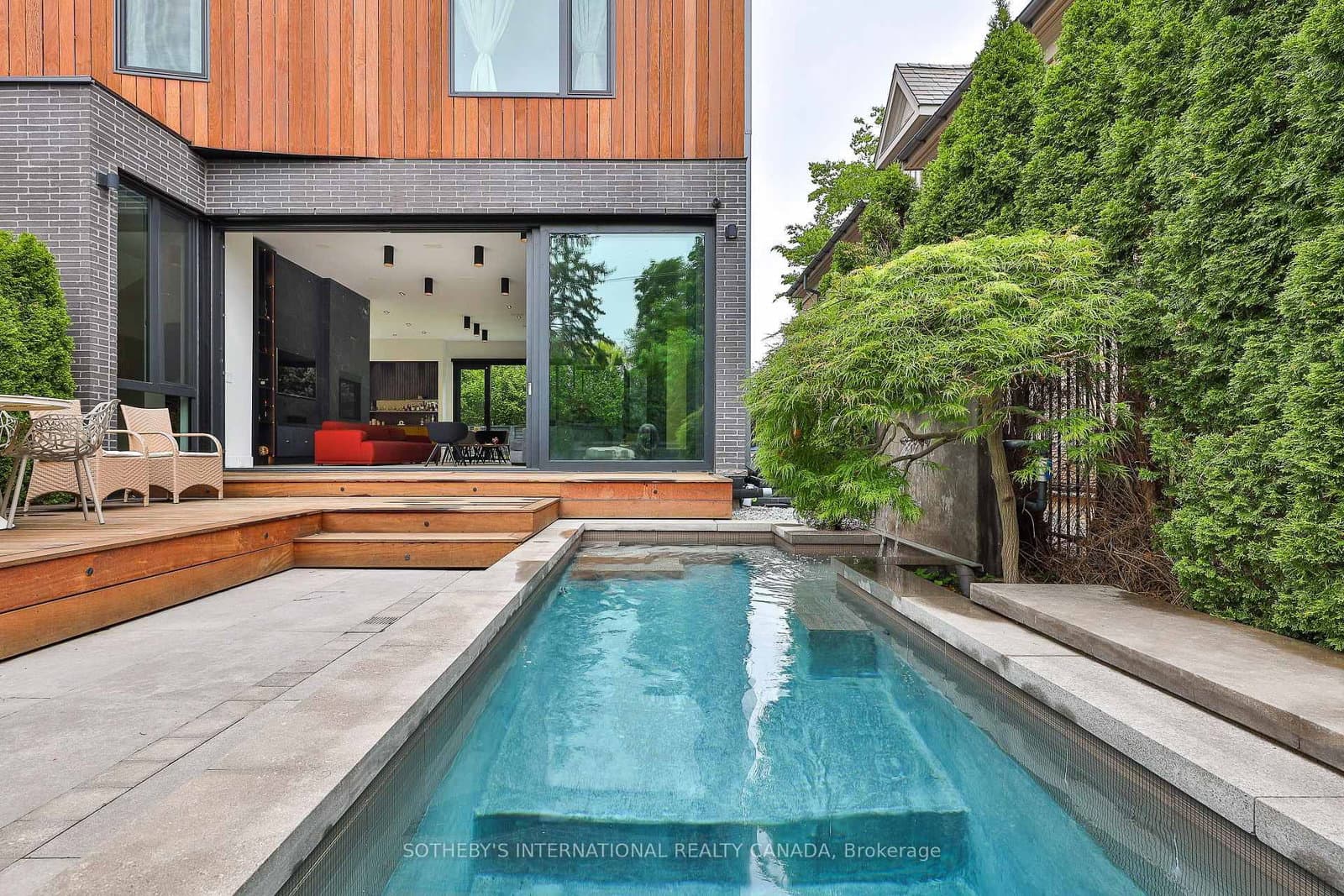 108 Stratford Crescent thumbnail 24