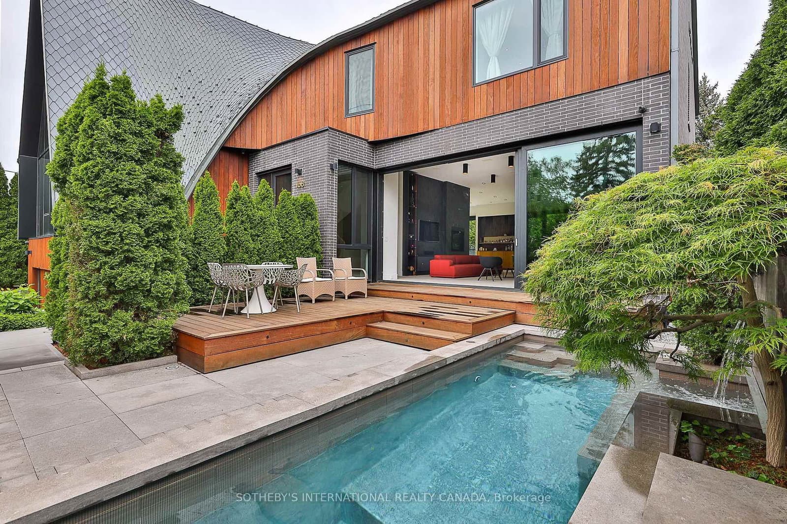 108 Stratford Crescent thumbnail 4
