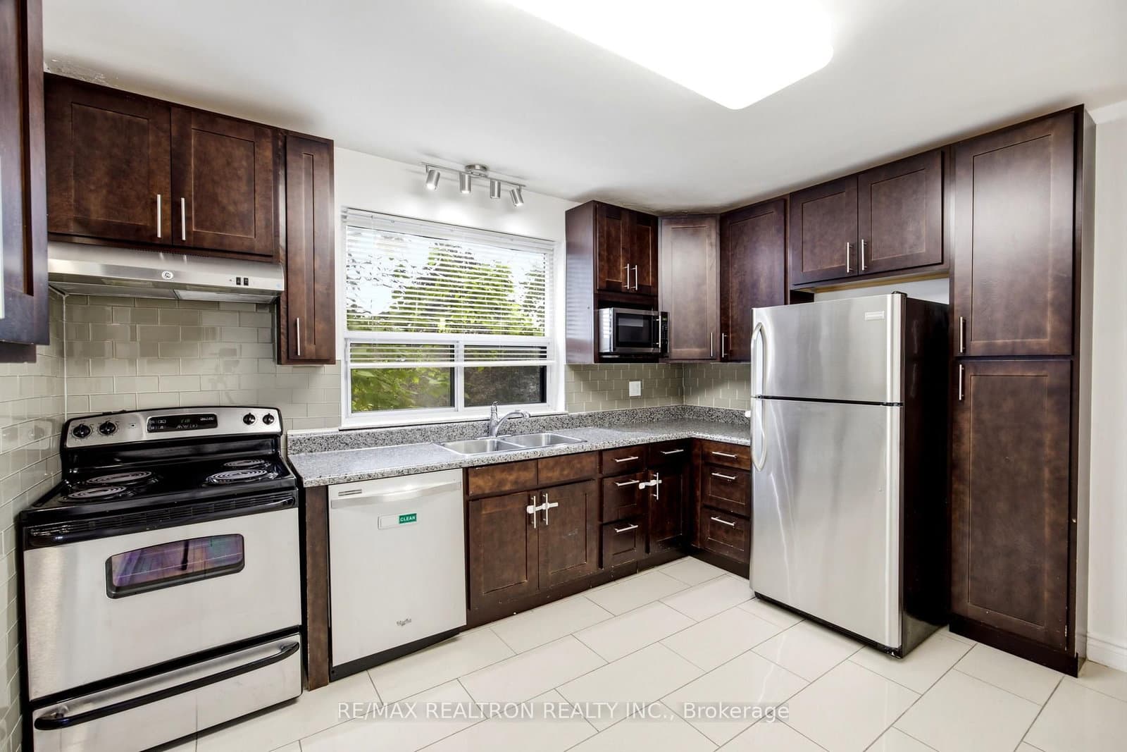 26 Meadowbrook Road, Unit 7 thumbnail 5