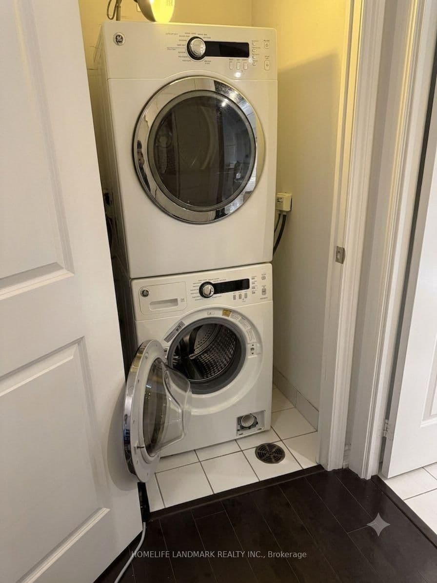 386 Yonge Street, Unit 4206 thumbnail 8