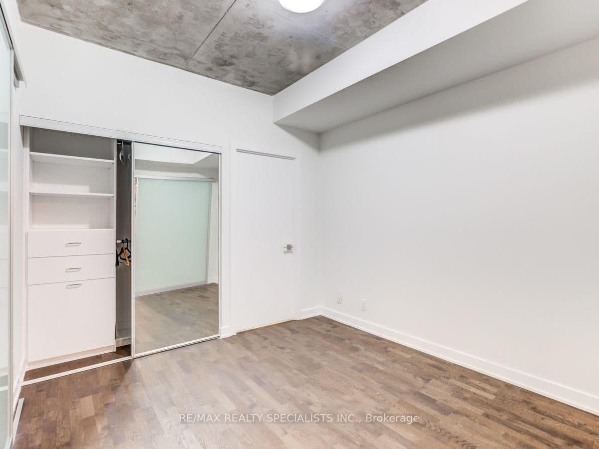 15 Beverley Street, Unit 304 thumbnail 9