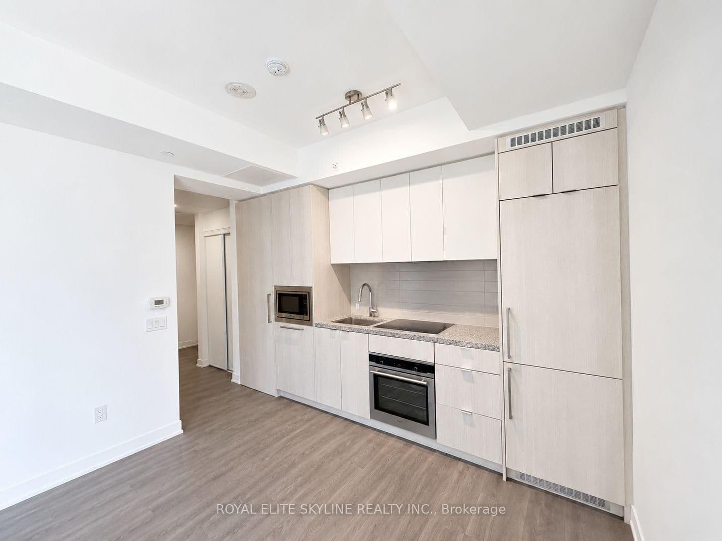 115 Blue Jays Way, Unit 2812 thumbnail 3