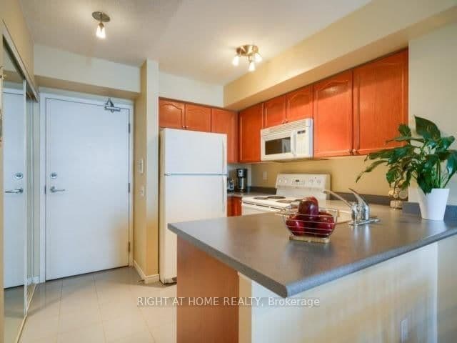 30 Harrison Garden Boulevard, Unit 1008 thumbnail 2