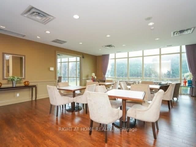 30 Harrison Garden Boulevard, Unit 1008 thumbnail 8
