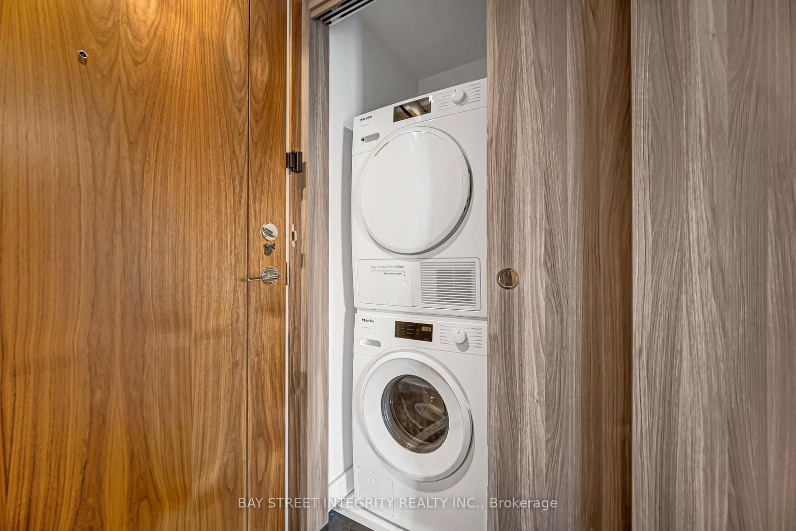 85 McMahon Drive, Unit 1206 thumbnail 16