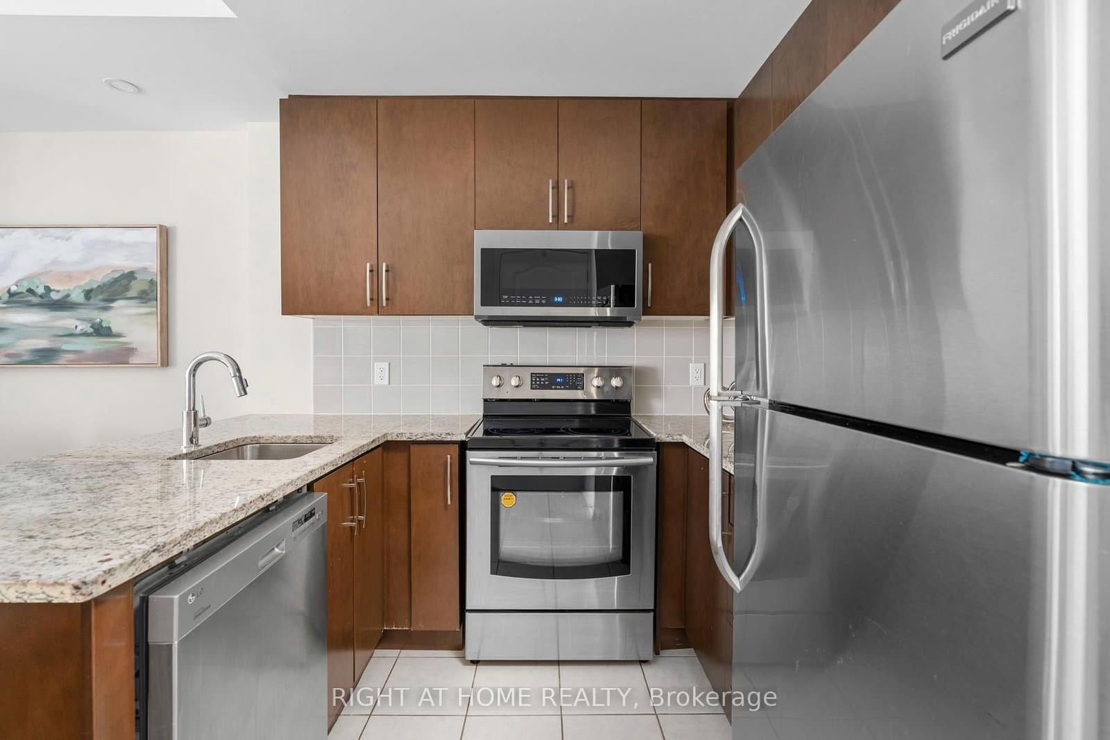 27 Coneflower Crescent, Unit 31 thumbnail 19
