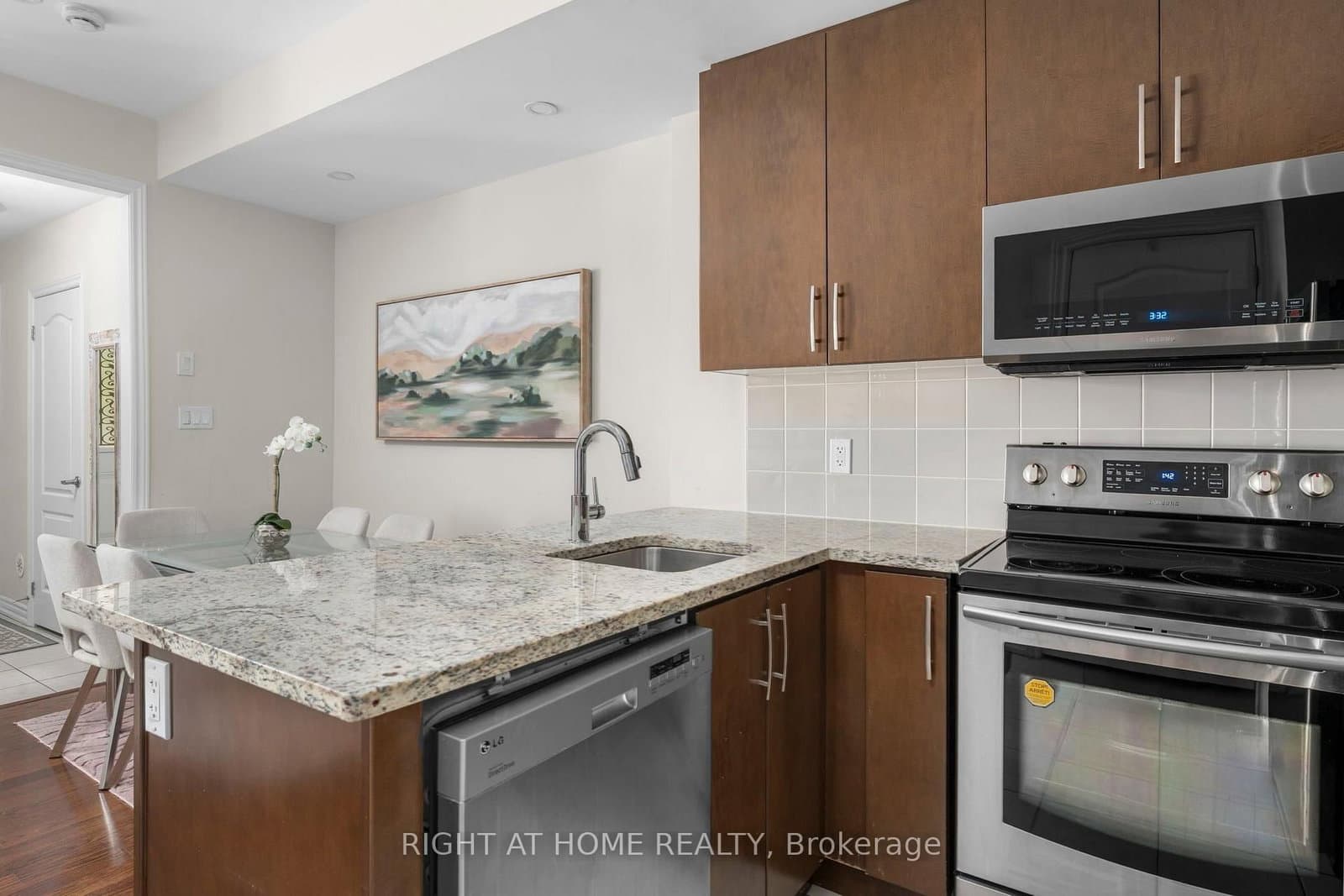 27 Coneflower Crescent, Unit 31 thumbnail 20