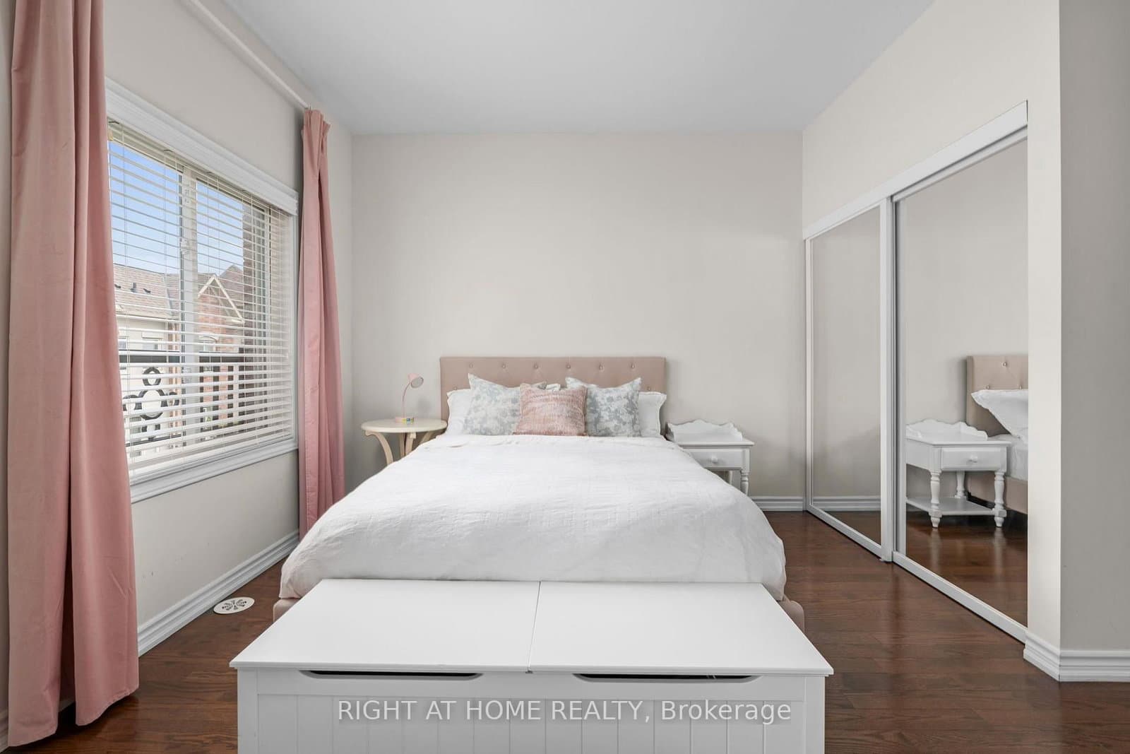 27 Coneflower Crescent, Unit 31 thumbnail 32