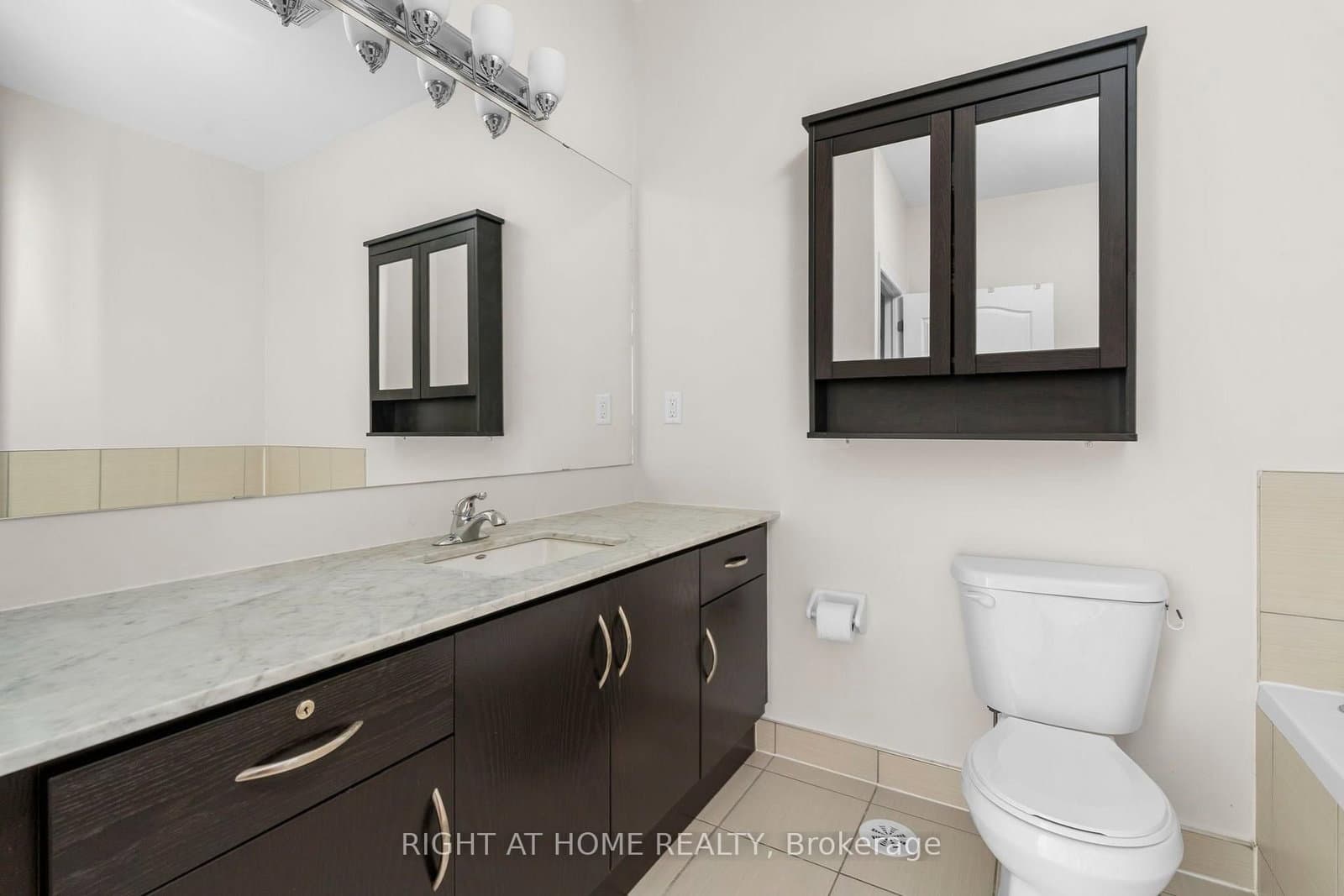 27 Coneflower Crescent, Unit 31 thumbnail 35