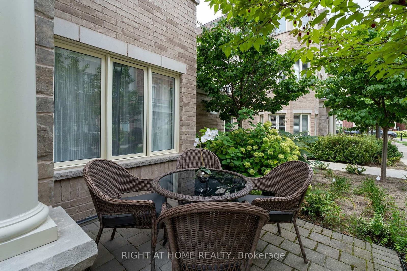 27 Coneflower Crescent, Unit 31 thumbnail 37