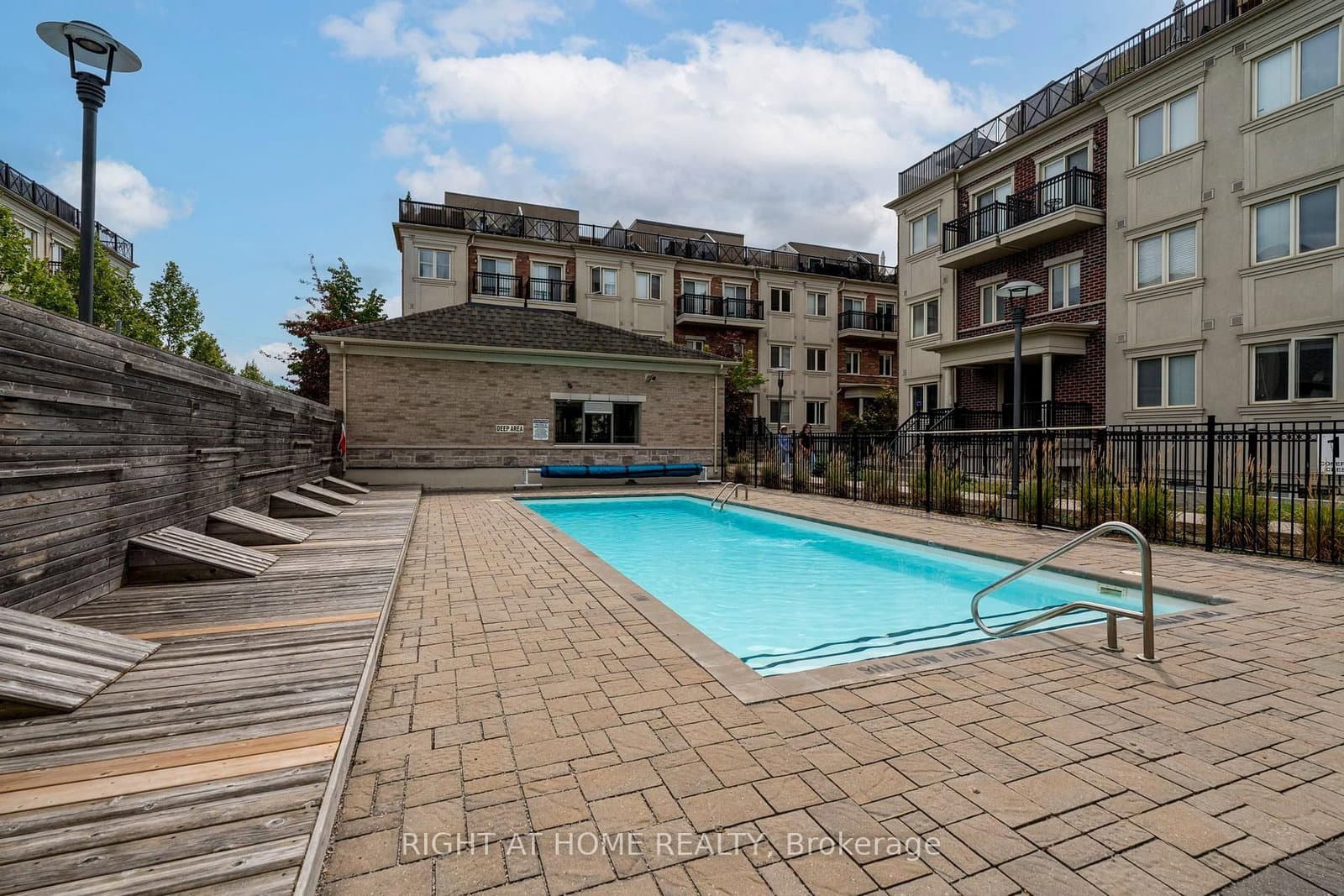 27 Coneflower Crescent, Unit 31 thumbnail 43
