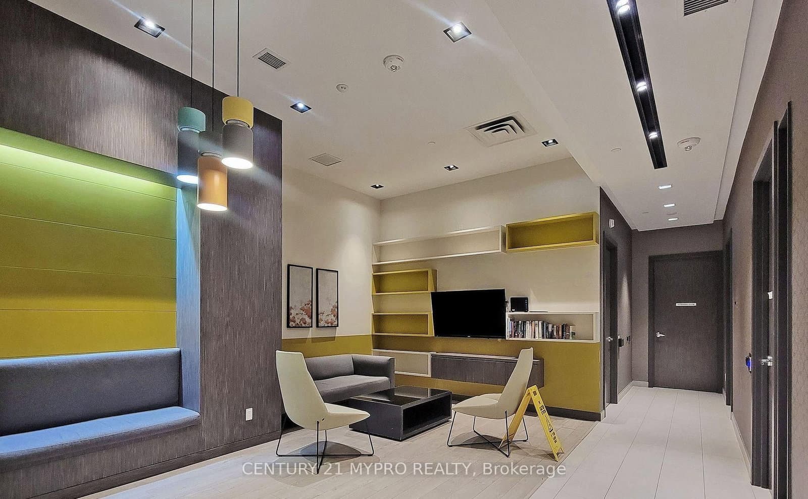 128 Fairview Mall Drive, Unit 904 thumbnail 4