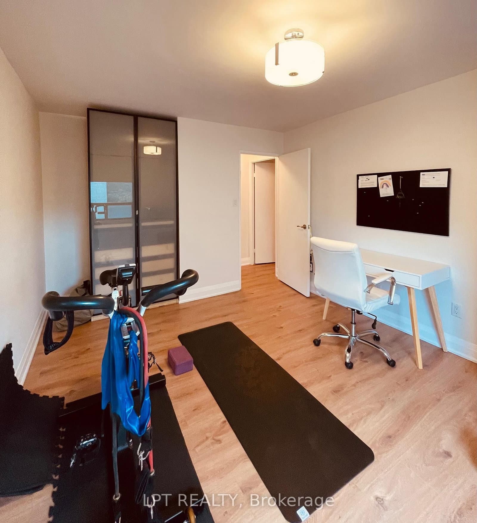 22 Shallmar Boulevard, Unit 402 thumbnail 16