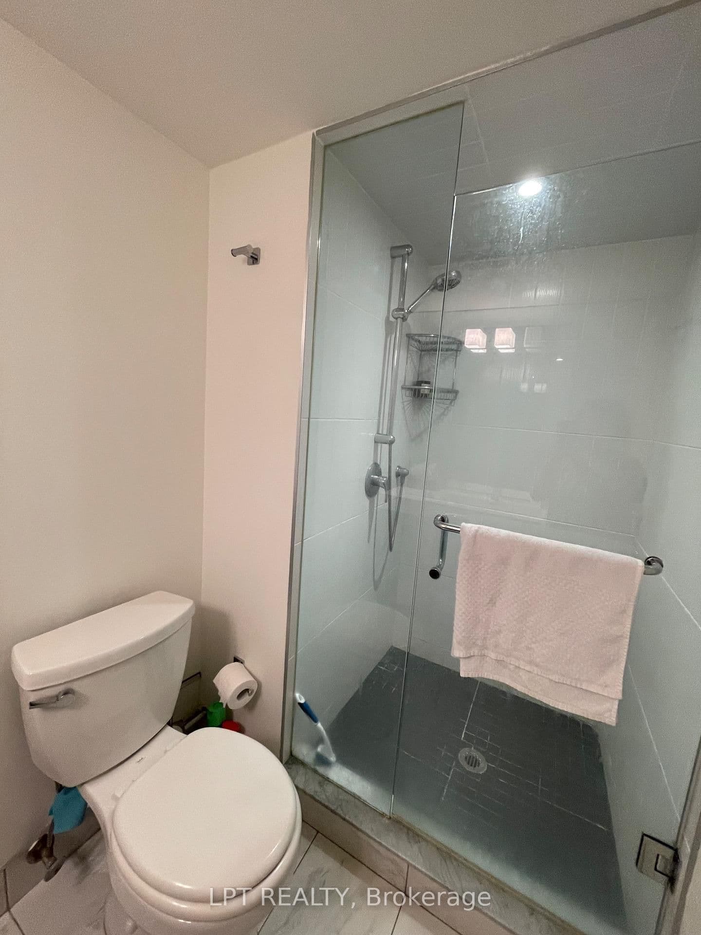 22 Shallmar Boulevard, Unit 402 thumbnail 18