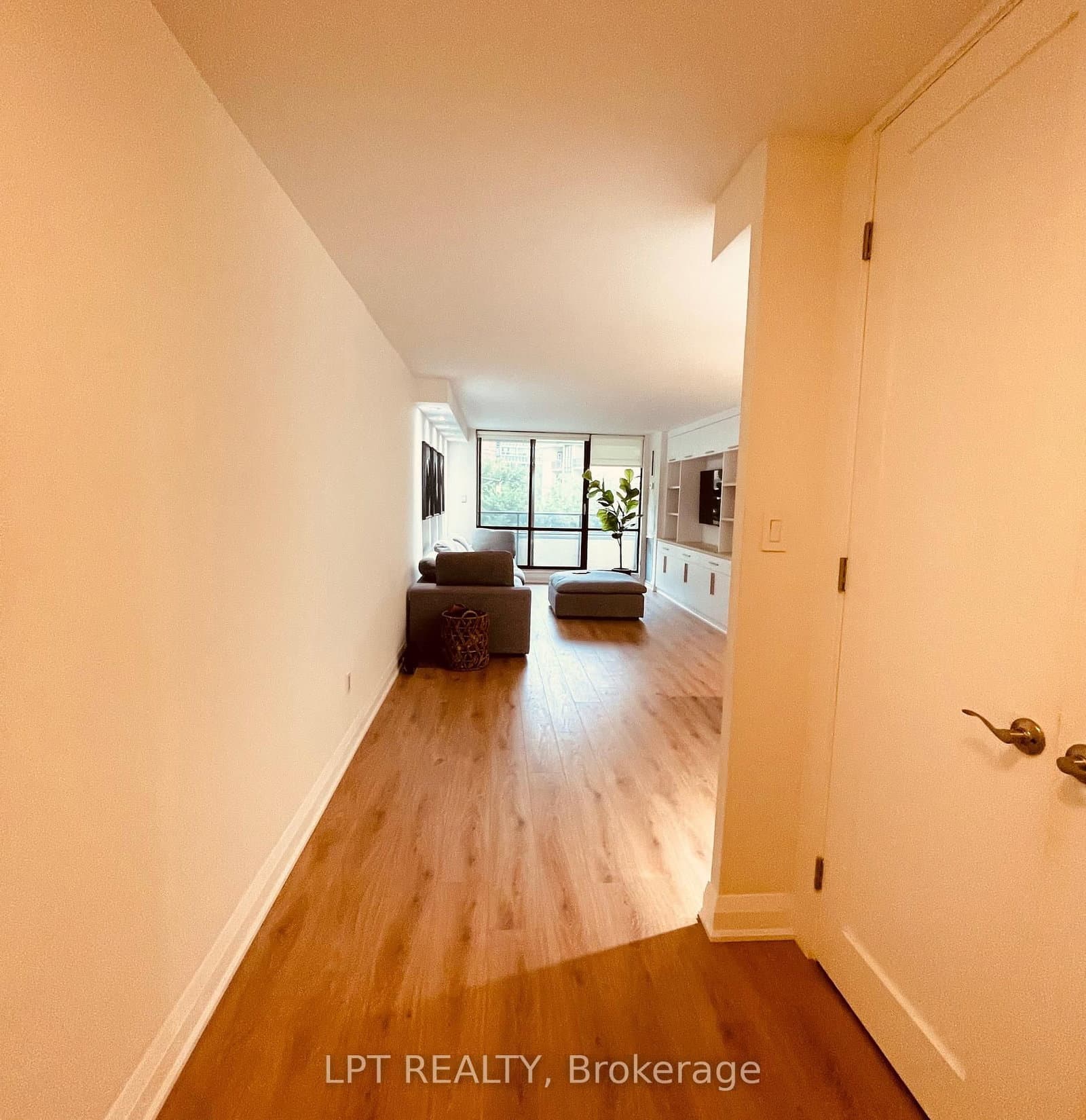 22 Shallmar Boulevard, Unit 402 thumbnail 20