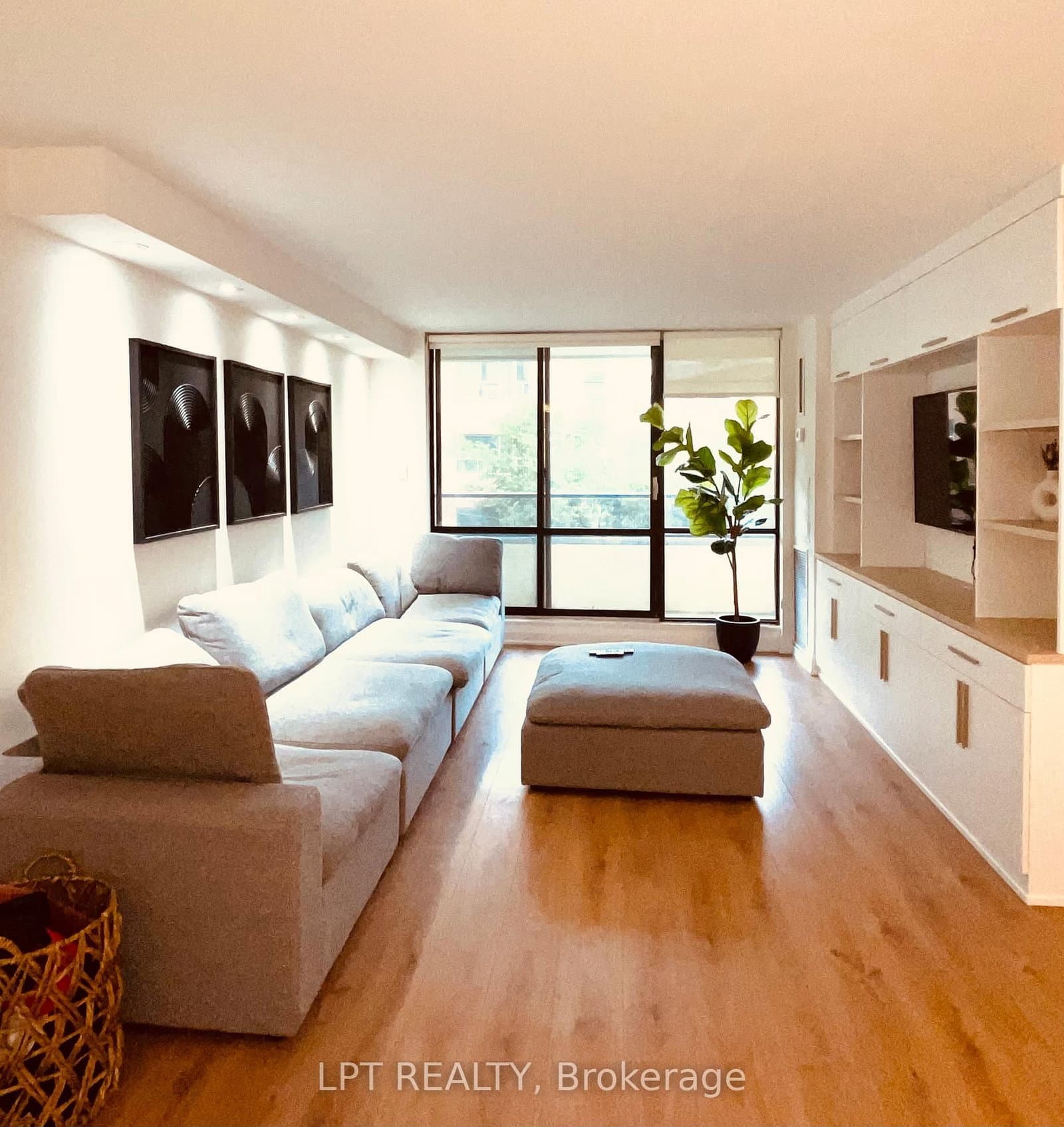 22 Shallmar Boulevard, Unit 402 thumbnail 3