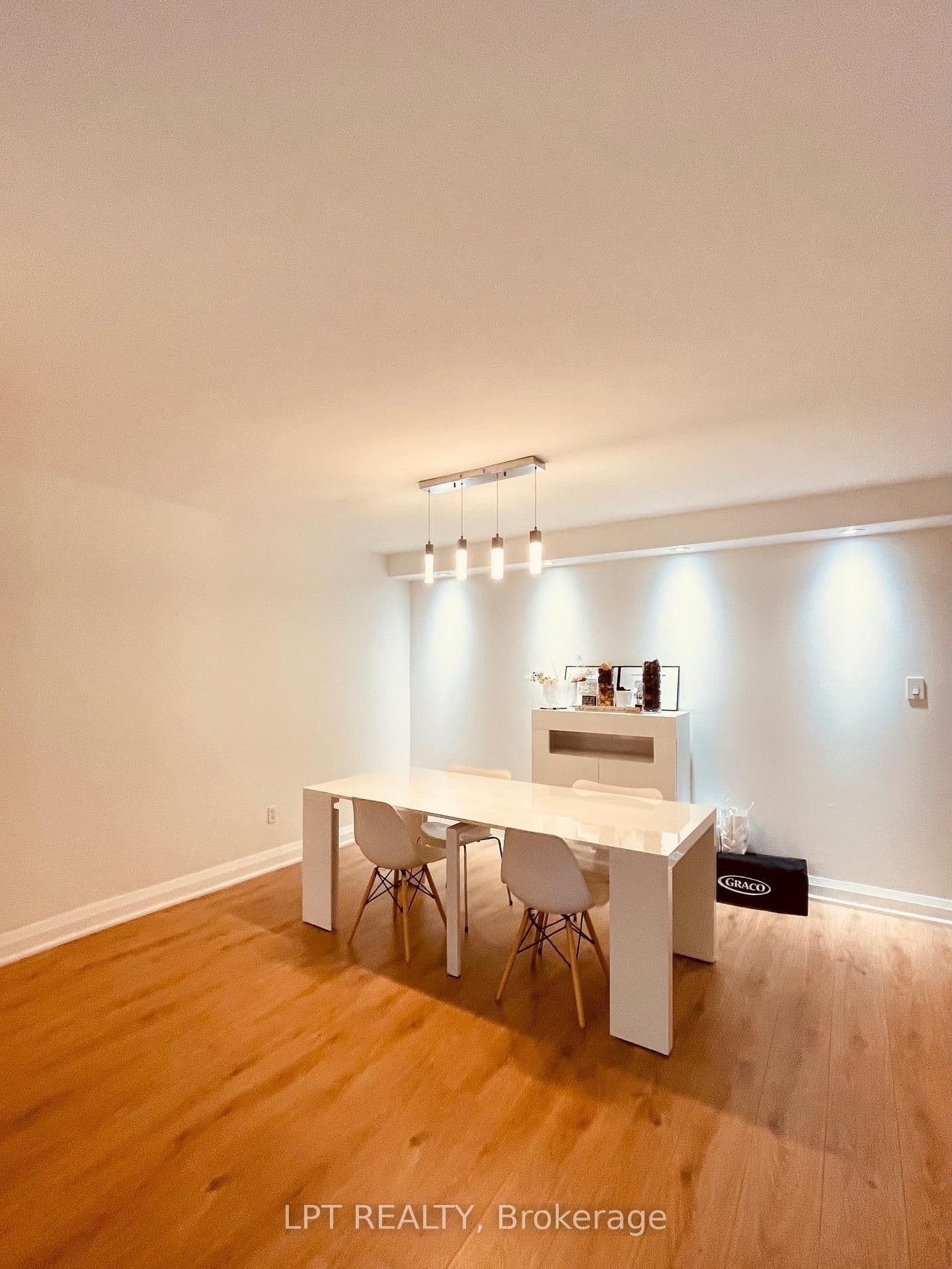 22 Shallmar Boulevard, Unit 402 thumbnail 5