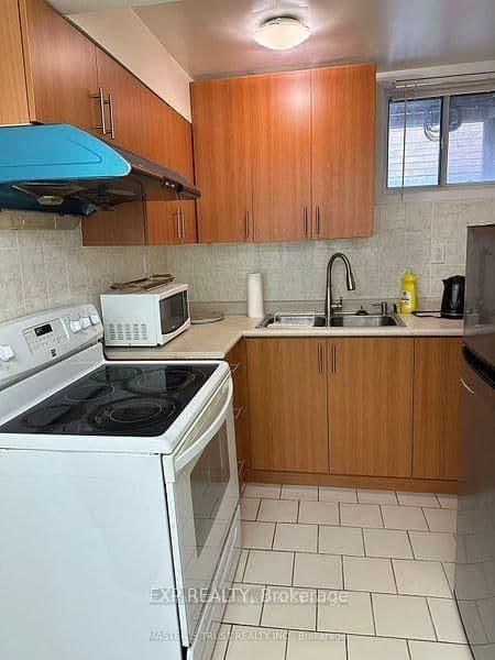 20 maureen Drive N, Unit Lower thumbnail 5
