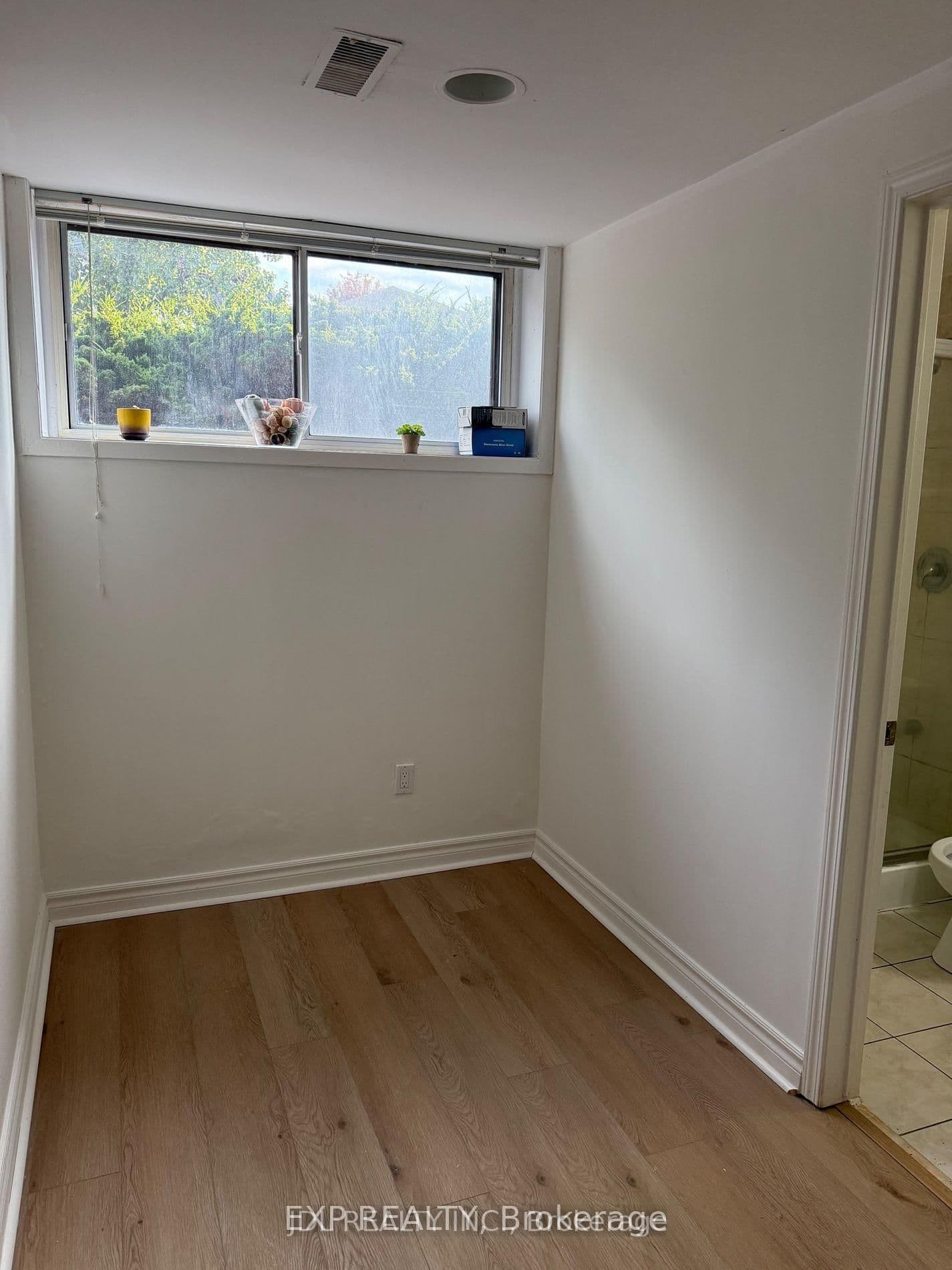 20 maureen Drive N, Unit Lower thumbnail 8