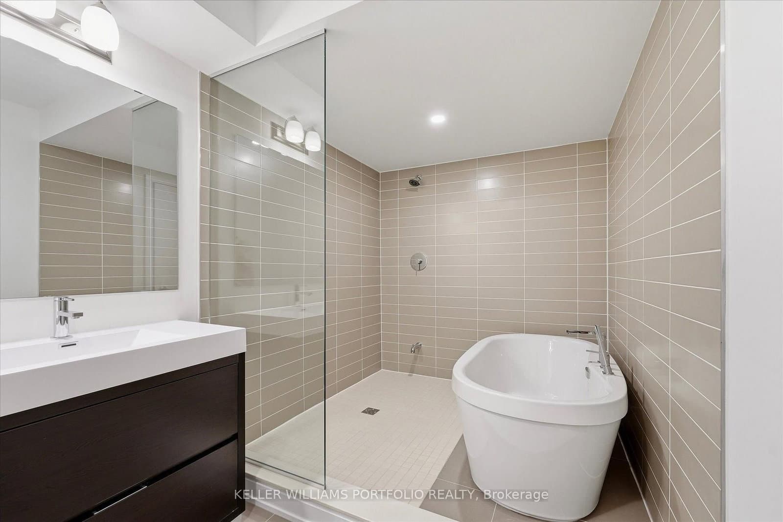 372 Lawrence Heights Way thumbnail 31