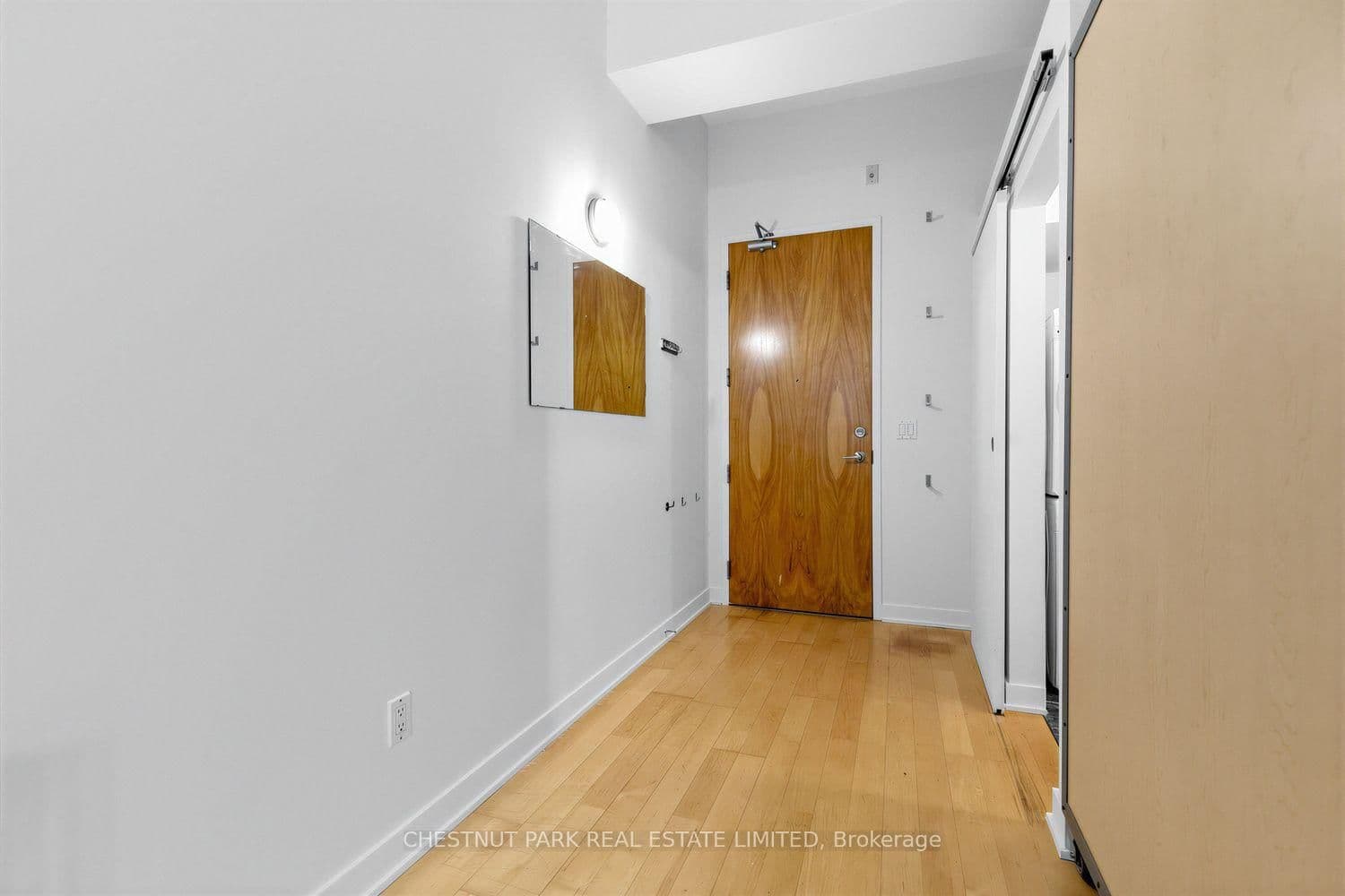 160 Baldwin Street, Unit 409 thumbnail 8